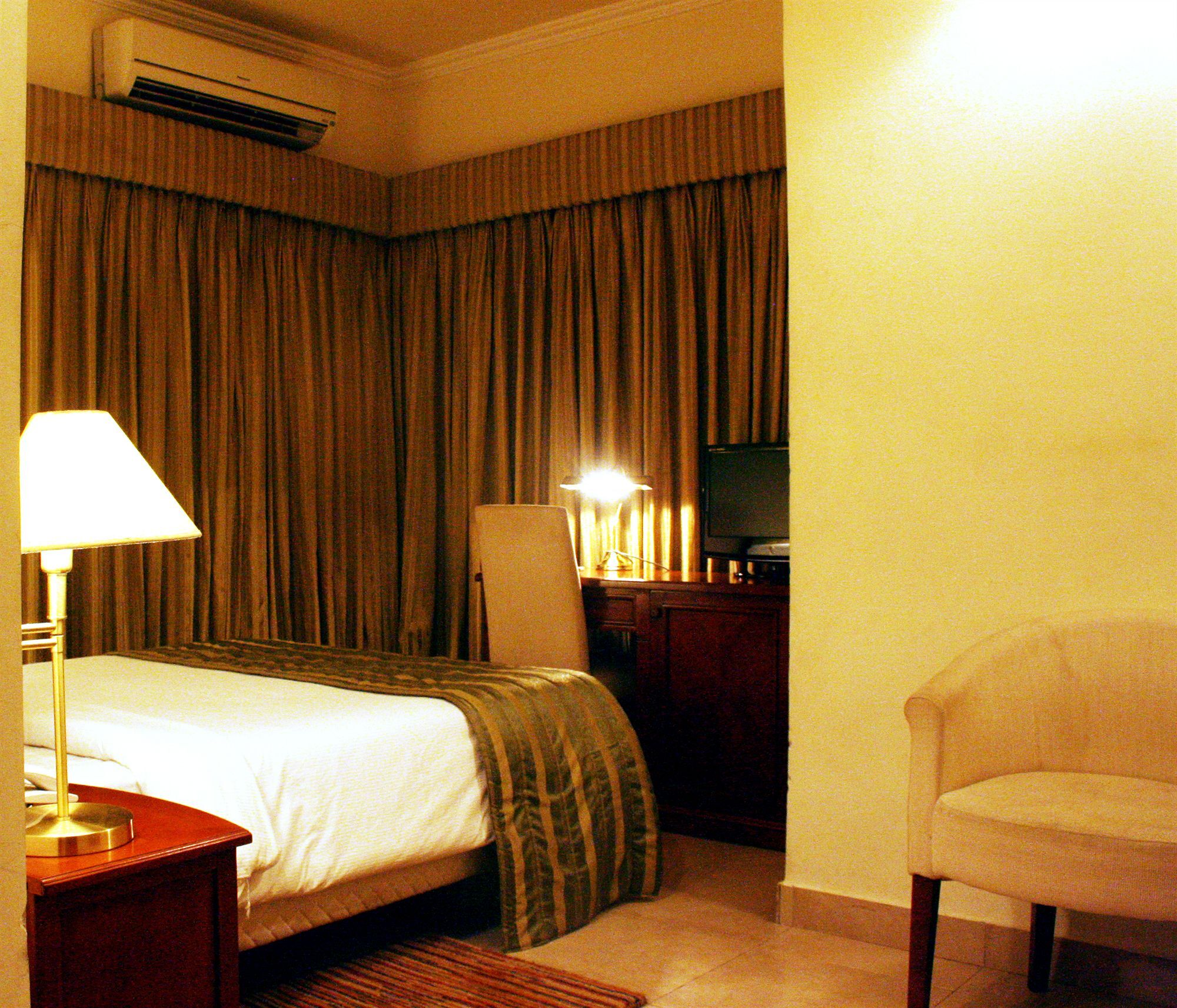 Three Arms Hotel ลากอส ภายนอก รูปภาพ